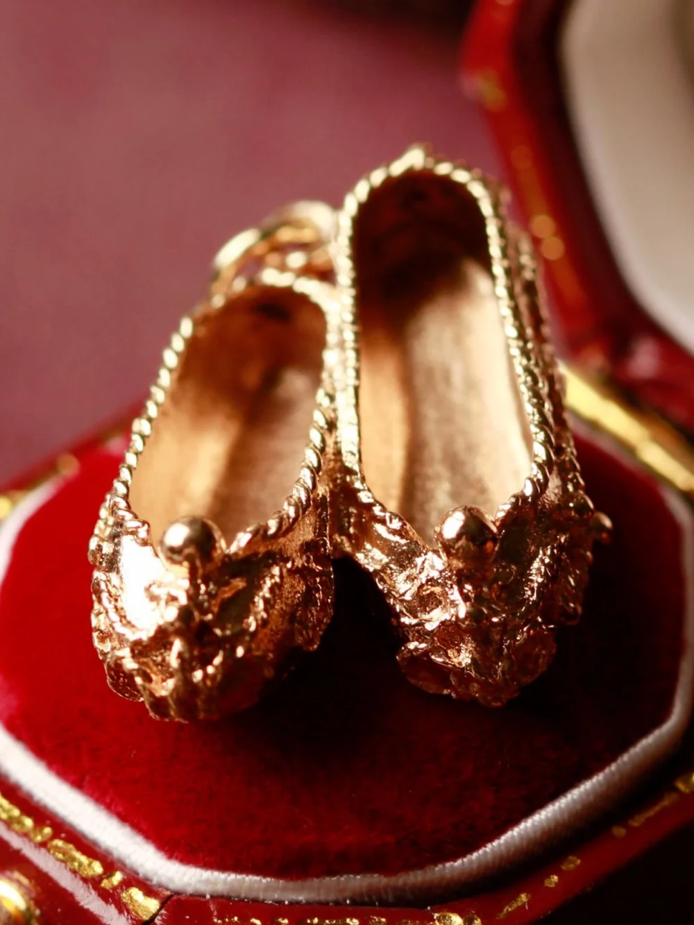William May Vintage 1964 9ct Yellow Gold Genie Slippers Charm