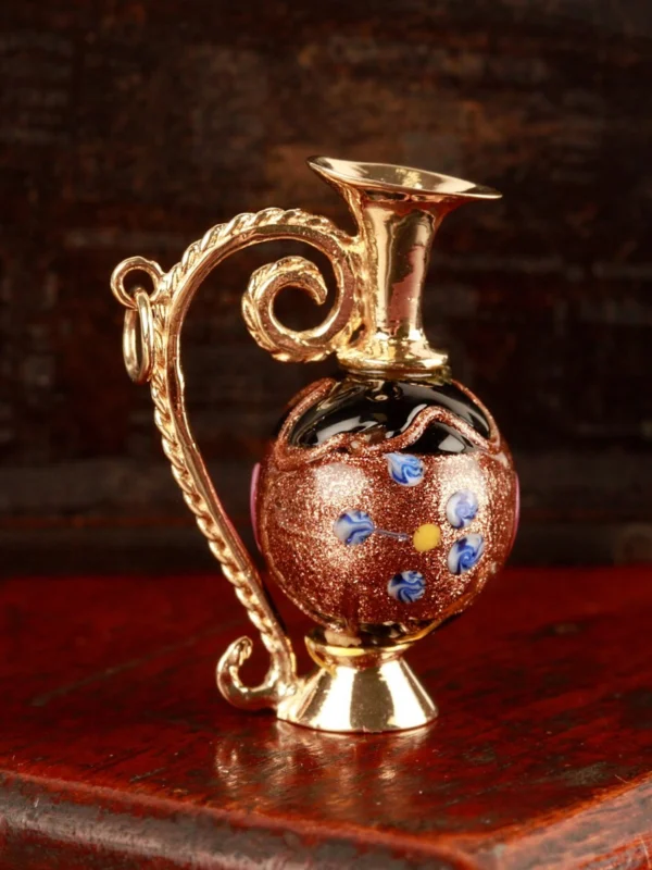 William May Vintage 1965 9ct Yellow Gold Vase Charm