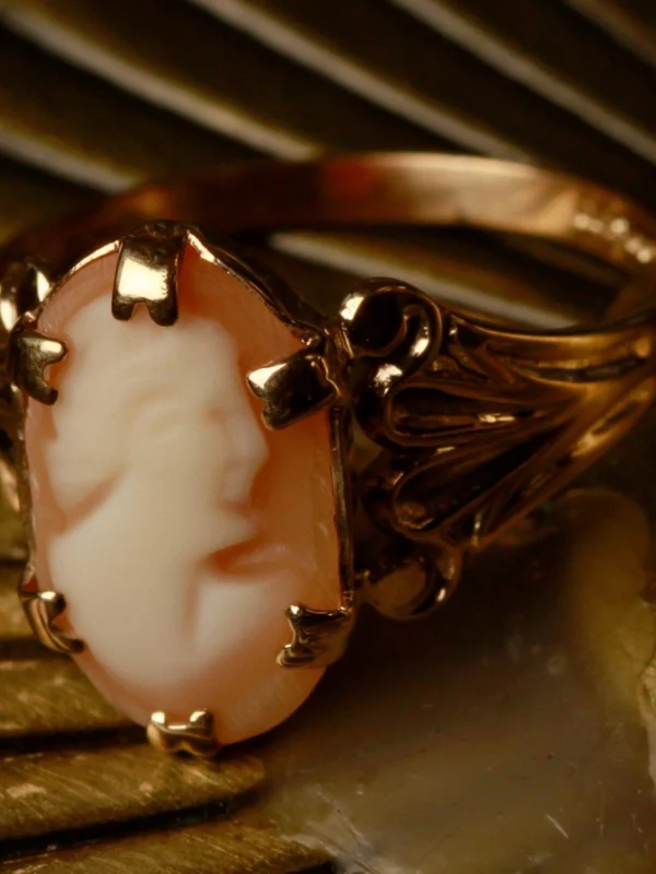 William May Vintage 1967 9ct Gold Oval Cameo Ring