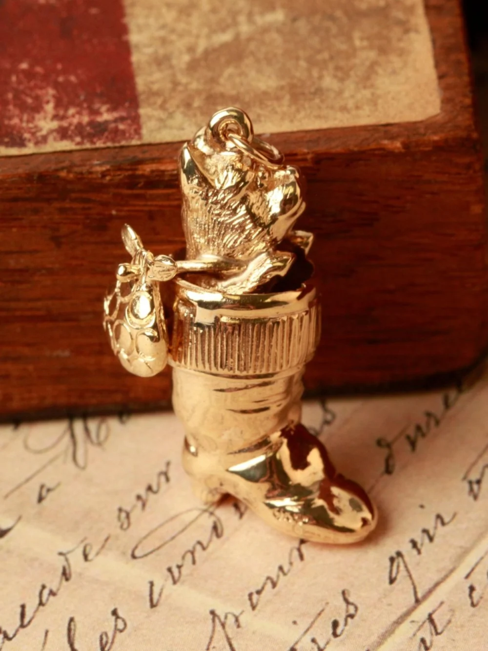William May Vintage 1967 9ct Yellow Gold Dick Whittington Cat Charm, view 2