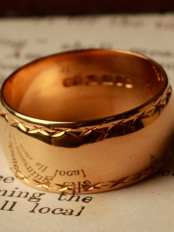 William May Vintage 1968 22ct Gold Patterned Edge 9mm Wedding Ring