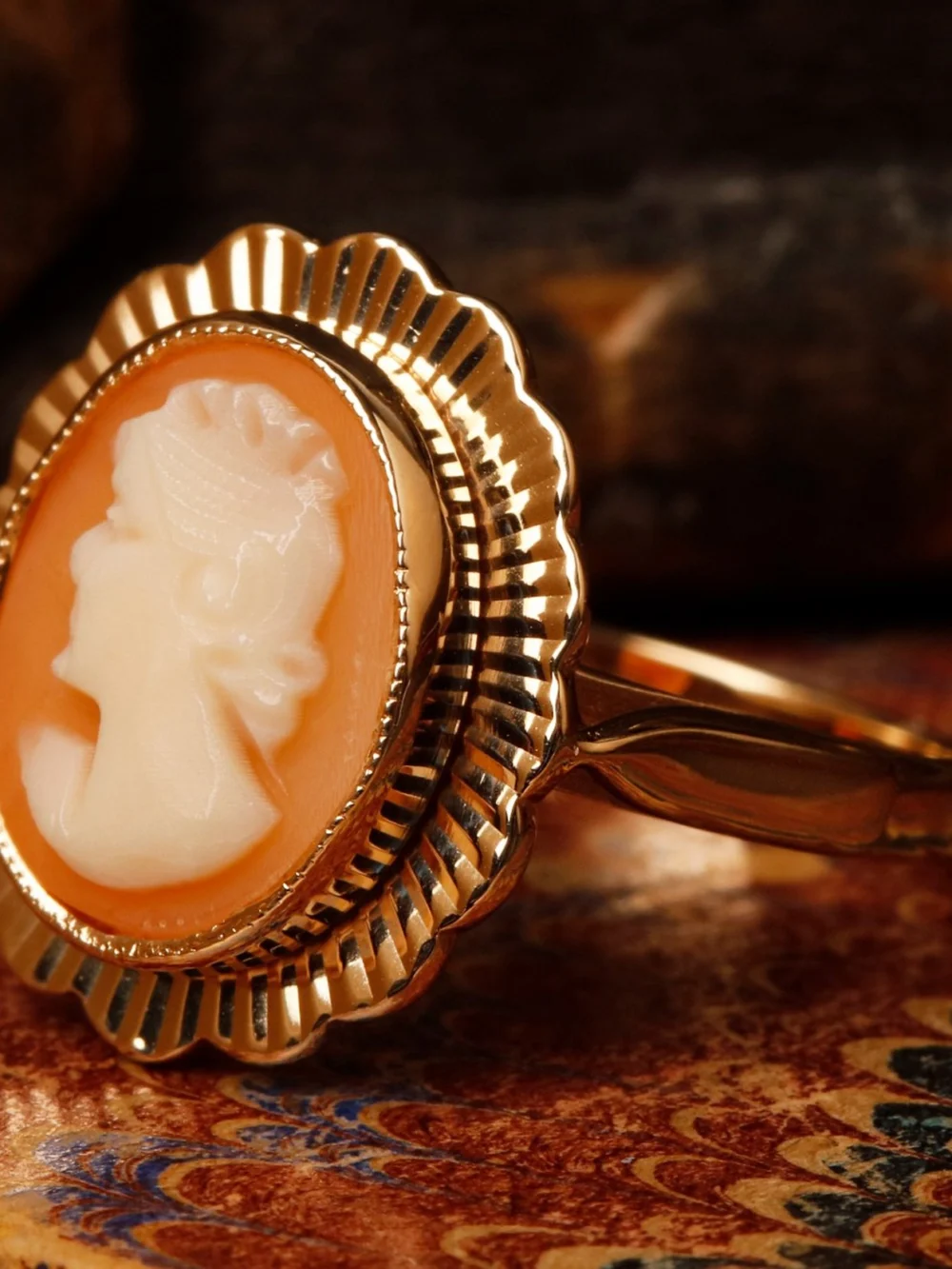 William May Vintage 1968 9ct Yellow Gold Cameo Ring