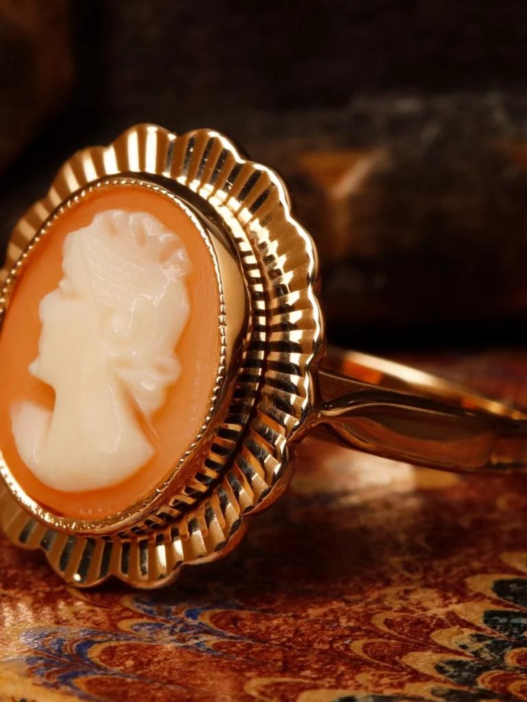 William May Vintage 1968 9ct Yellow Gold Cameo Ring