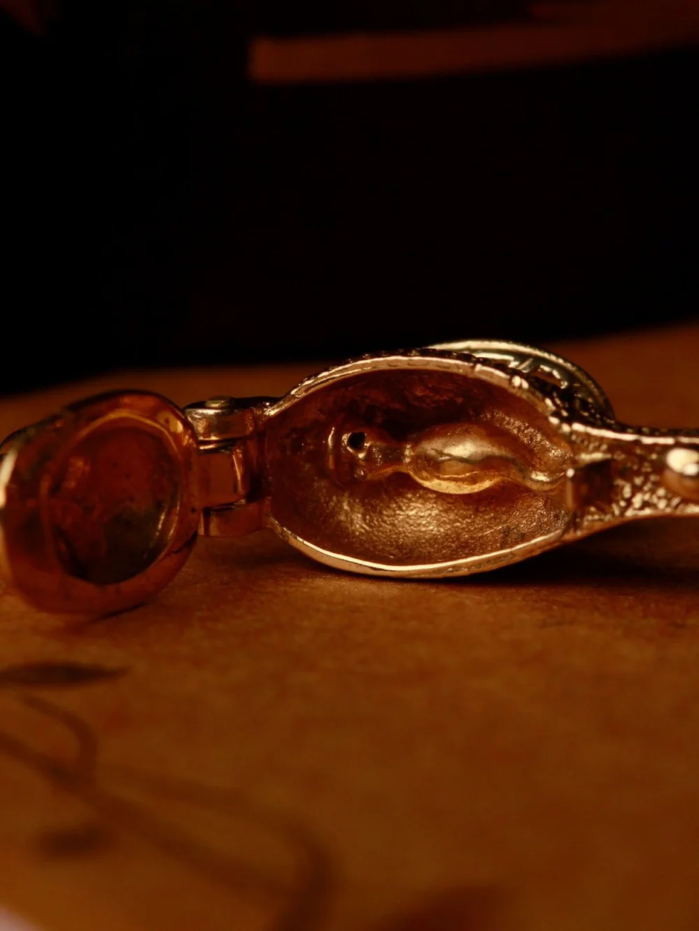 William May Vintage 1971 9ct Yellow Gold Genie Lamp Charm, view 2