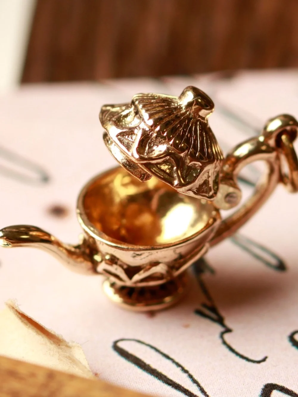 William May Vintage 1971 9ct Yellow Gold Opening Teapot Charm, view 2