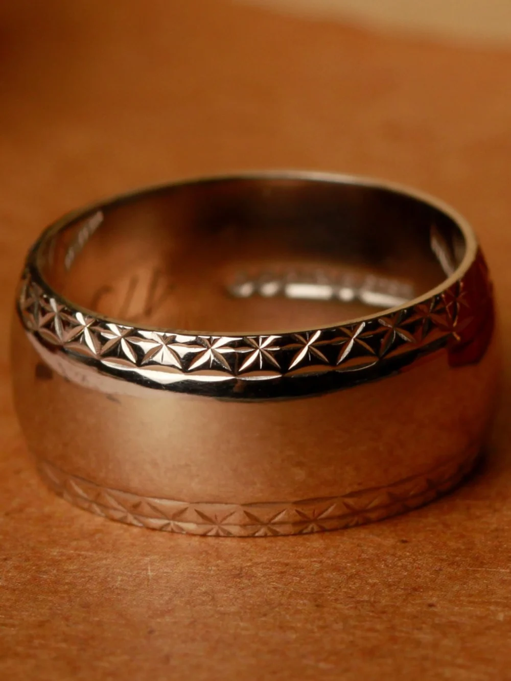 William May Vintage 1973 9ct White Gold Edged 8mm Wedding Ring