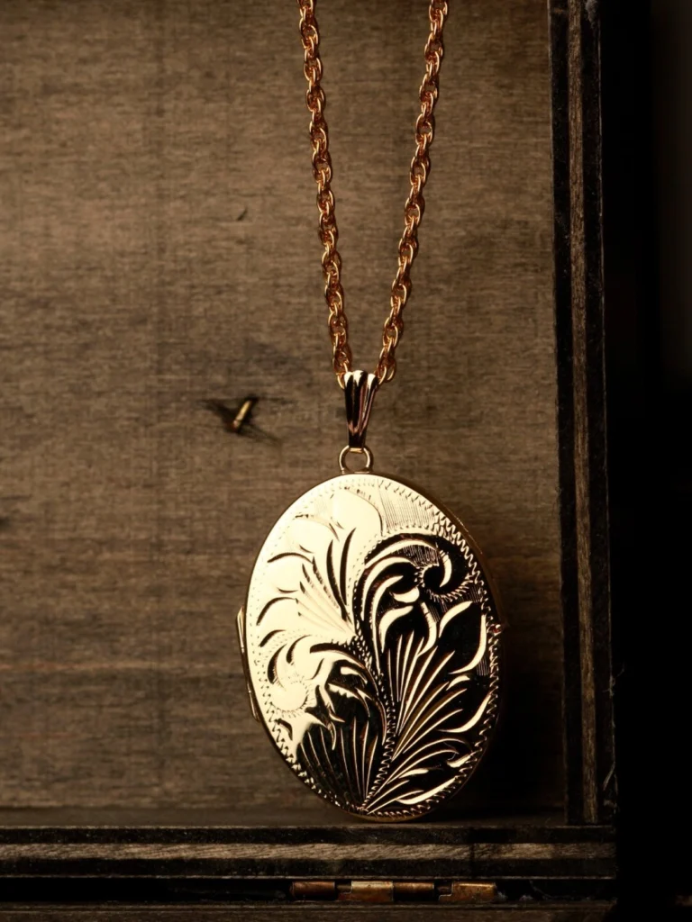William May Vintage 1974 9ct Gold Pattern Locket & Chain Necklace