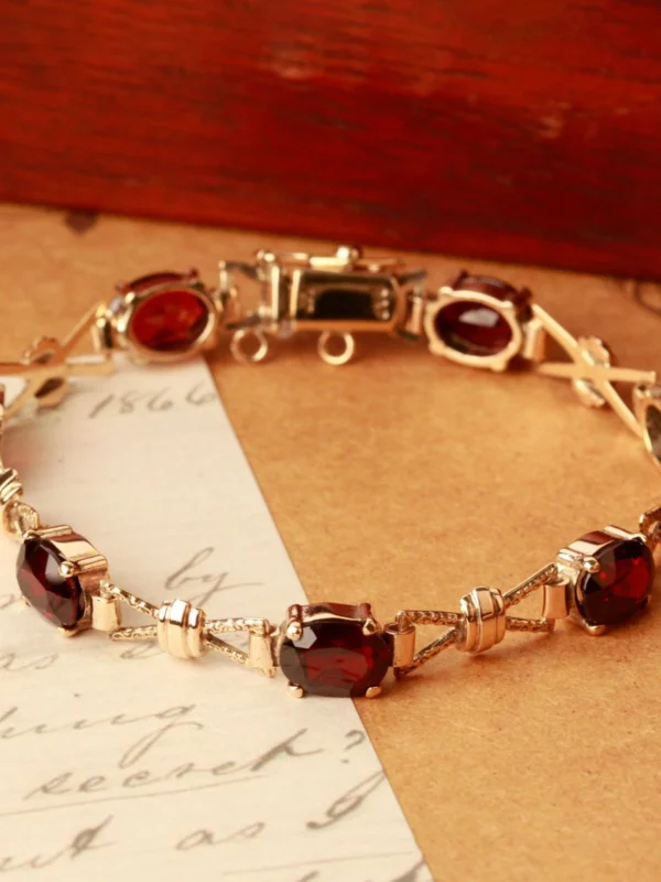 William May Vintage 1975 9ct Gold Garnet Bow Link Bracelet