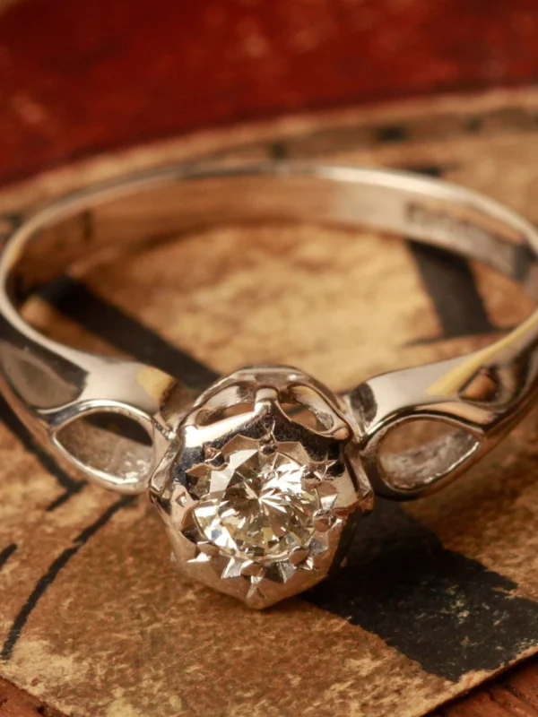 William May Vintage 1976 18ct White Gold Diamond Solitaire Ring