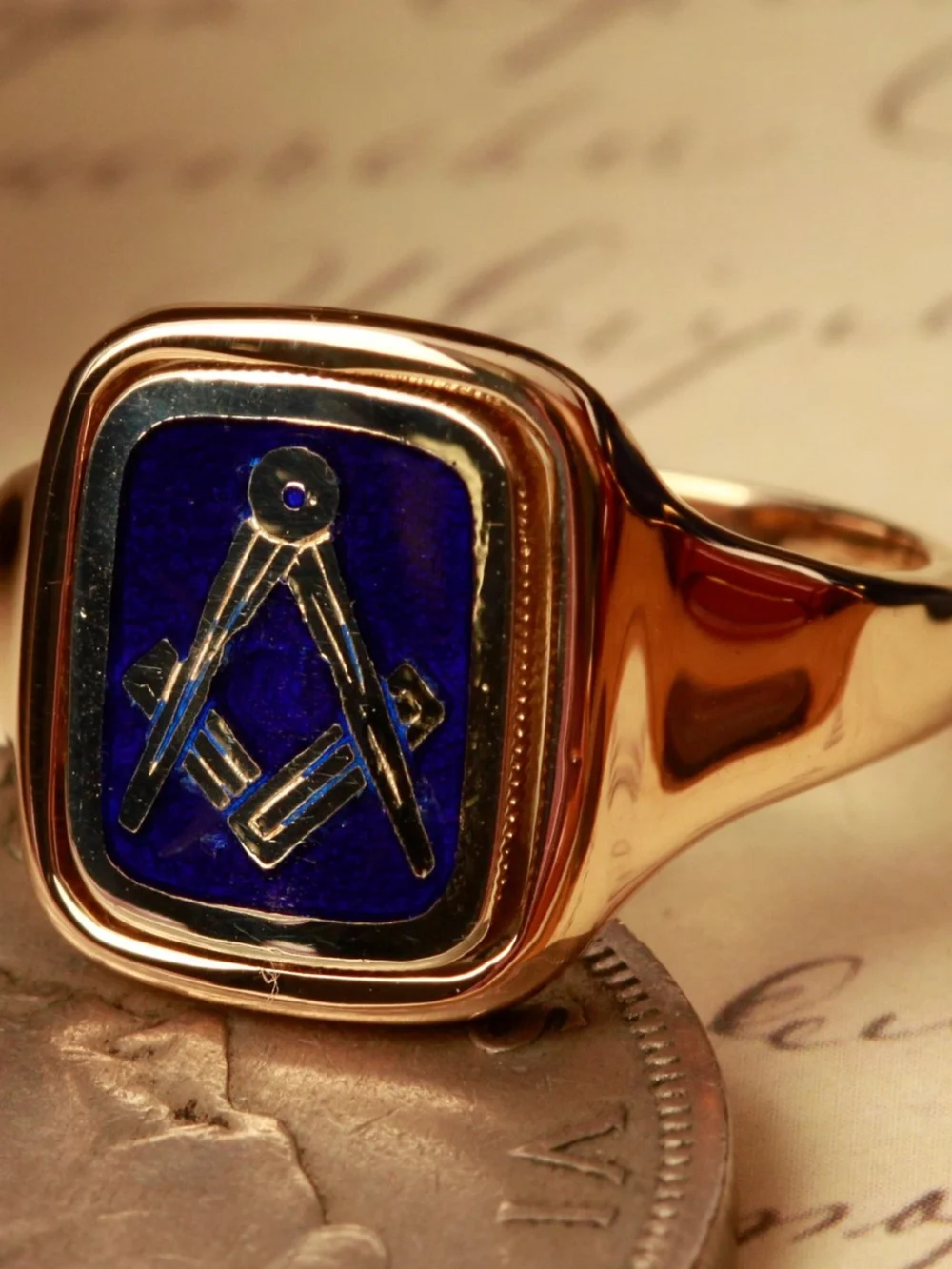 William May Vintage 1977 9ct Gold Masonic Spinner Signet Ring