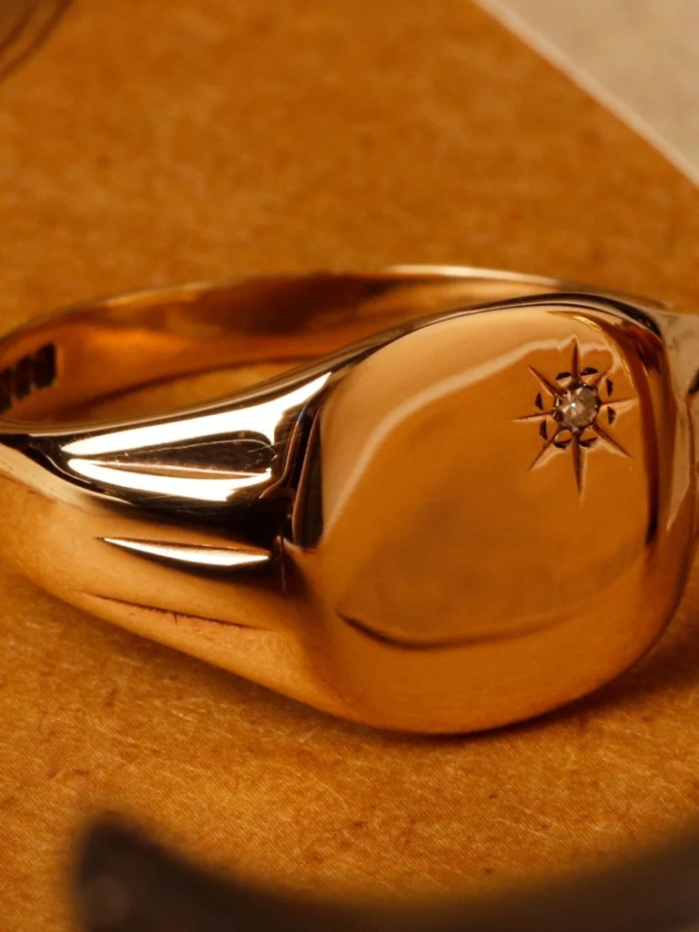 William May Vintage 1978 9ct Yellow Gold Diamond Set Signet Ring