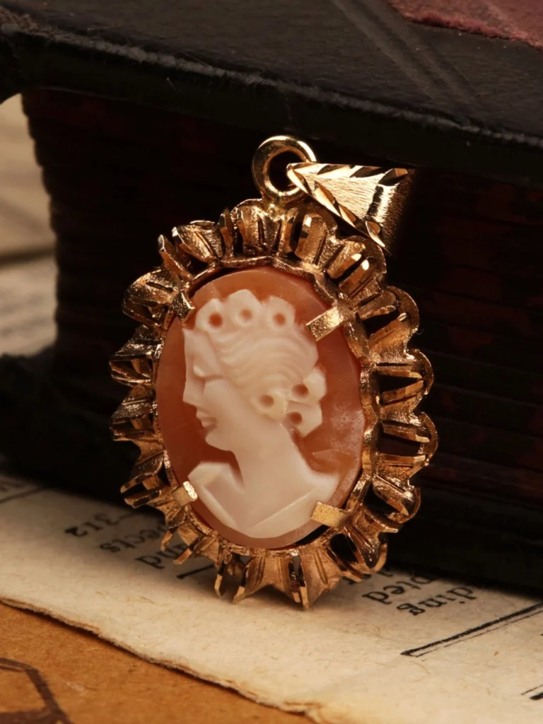 William May Vintage 1979 9ct Yellow Gold Oval Cameo Pendant