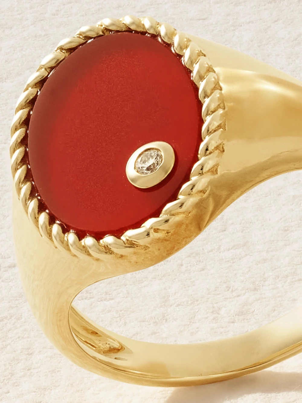Close-up detail of the Yvonne Léon 9-karat Gold, Agate and Diamond Signet Ring