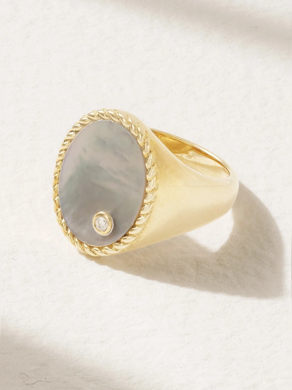 Yvonne Léon 9-karat Gold, Mother-of-pearl and Diamond Signet Ring in 3