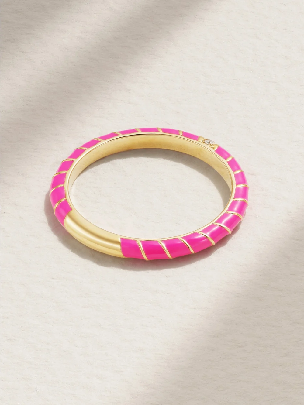 Close-up detail of the Yvonne Léon Alliance 9-karat Gold, Enamel and Diamond Ring