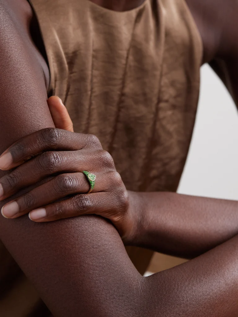 Yvonne Léon Baby Chevaliere 9-karat Gold Tsavorite Ring