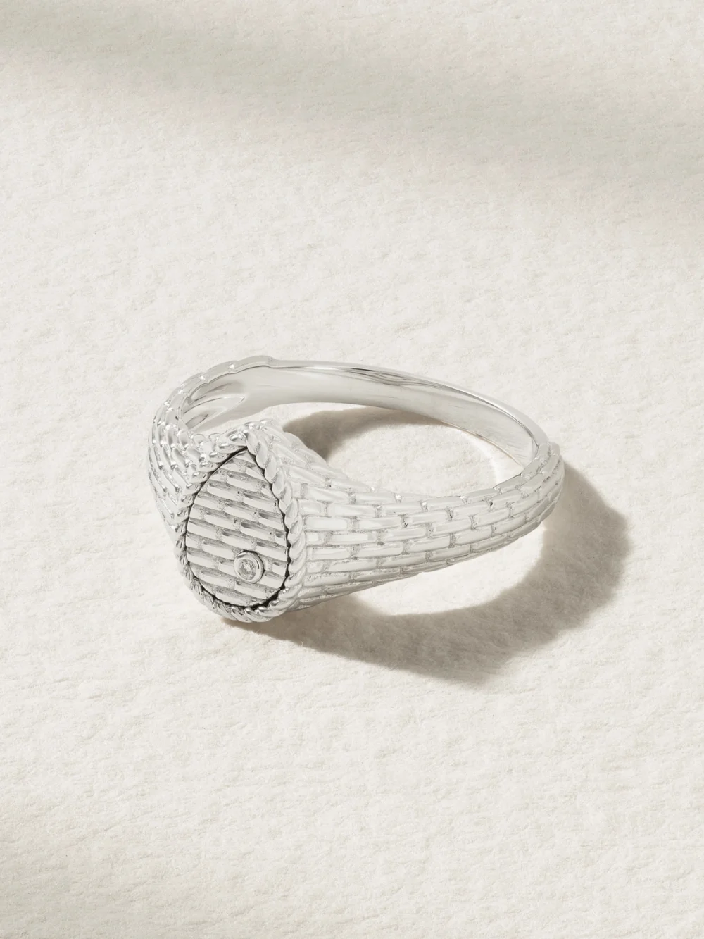 Yvonne Léon Rings
