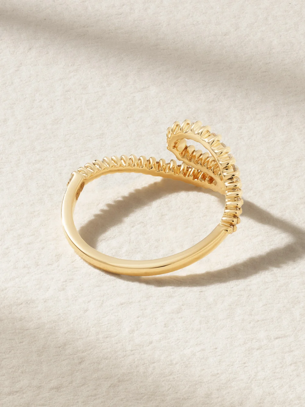Back view of the Yvonne Léon Bague Vague Surf 18-karat Gold Diamond Ring