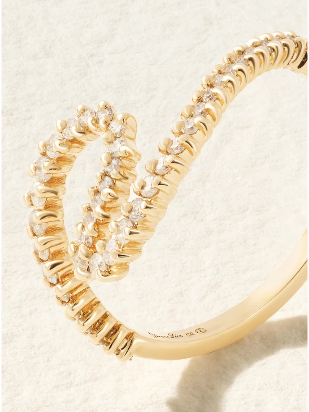 Close-up detail of the Yvonne Léon Bague Vague Surf 18-karat Gold Diamond Ring
