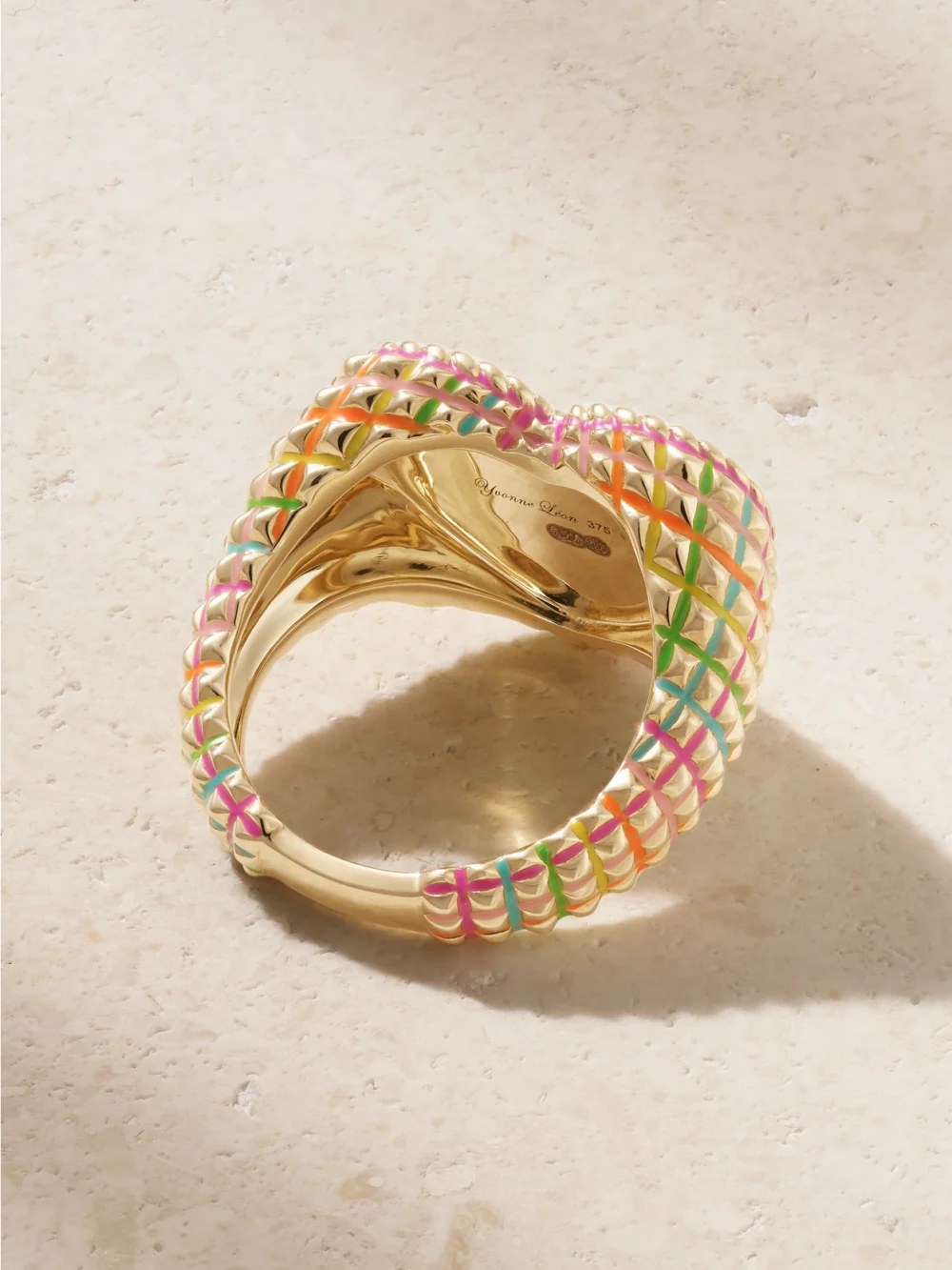 Back view of the Yvonne Léon Chevaliere Coeur 9-karat Gold, Diamond and Enamel Ring