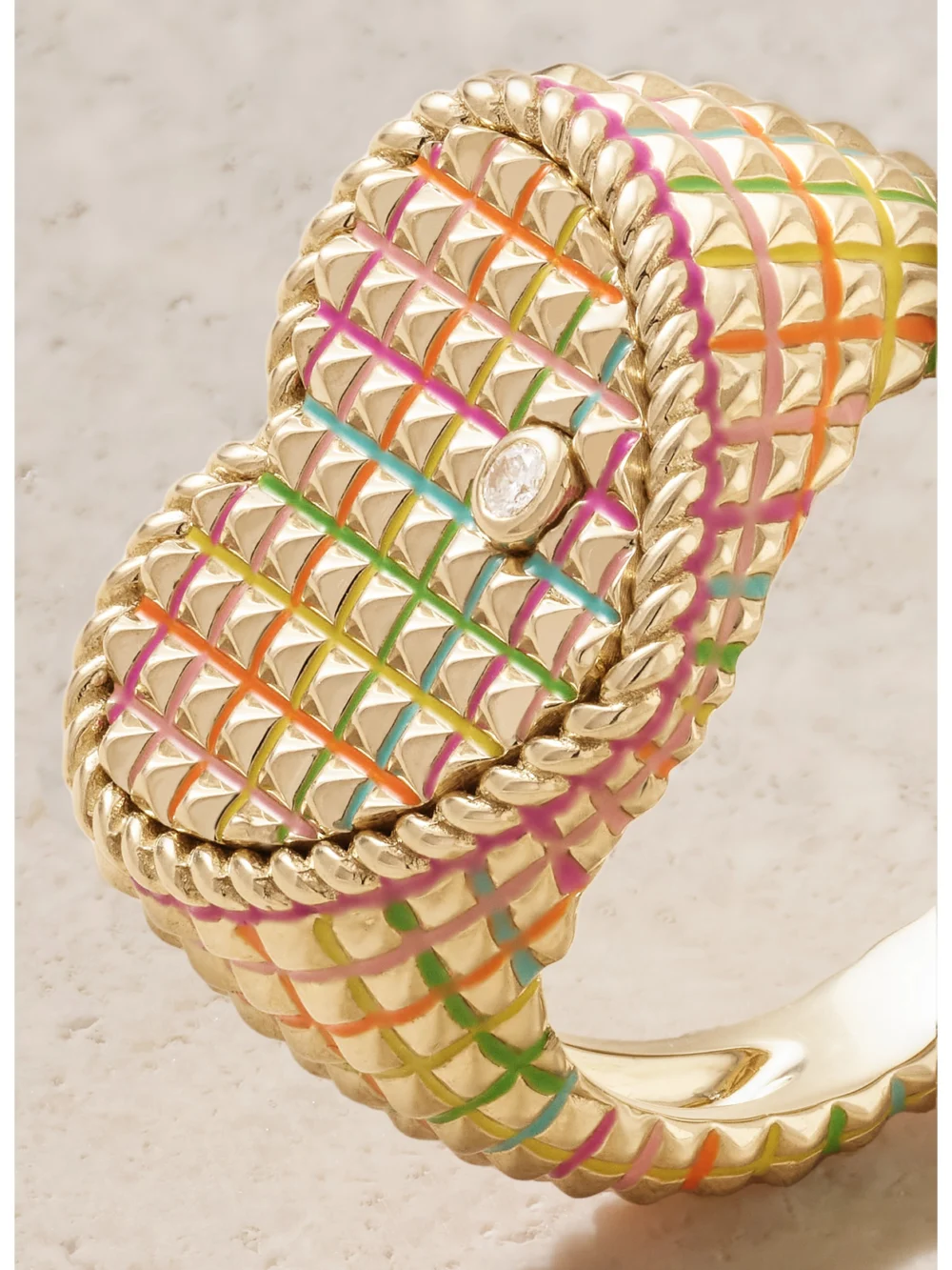 Close-up detail of the Yvonne Léon Chevaliere Coeur 9-karat Gold, Diamond and Enamel Ring
