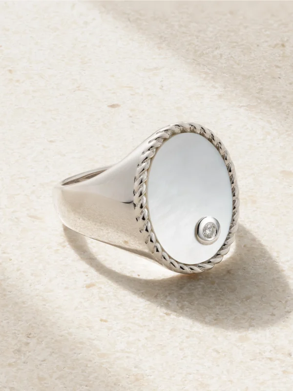 Yvonne Léon Chevalière Ovale 9-karat White Gold, Mother-of-pearl and Diamond Signet Ring
