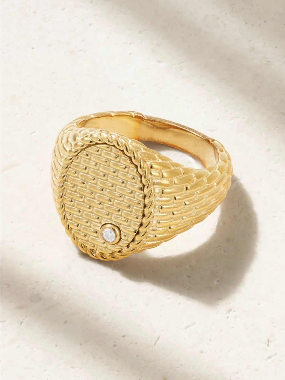 Yvonne Léon Chevaliere Ovale Cannage 9-karat Gold Diamond Signet Ring in 3