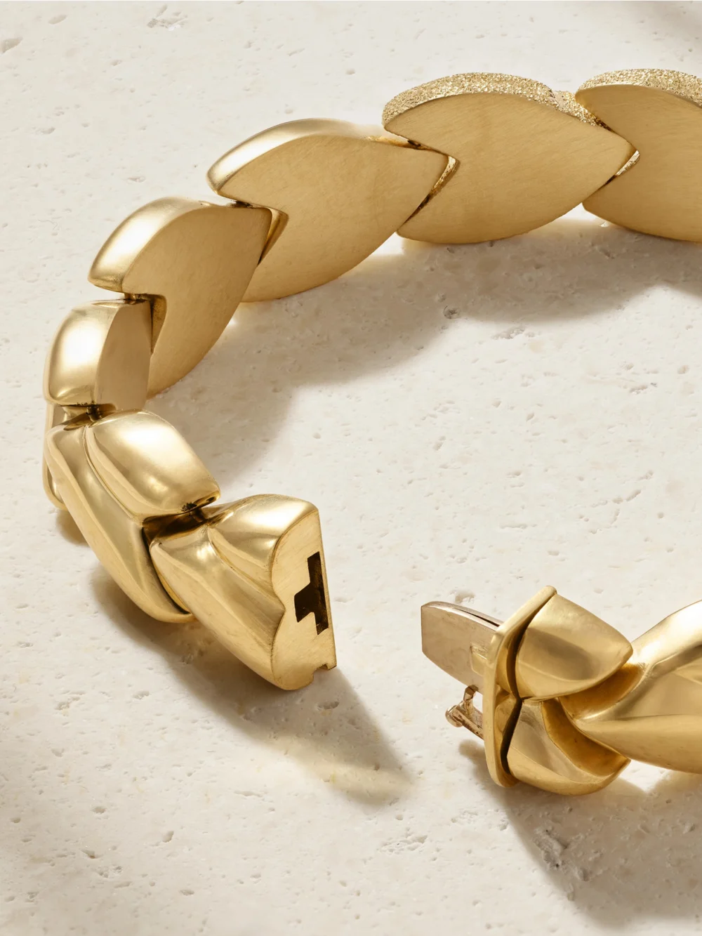 Back view of the Carolina Bucci Florentine Finish Everyday 18-karat Gold Bracelet