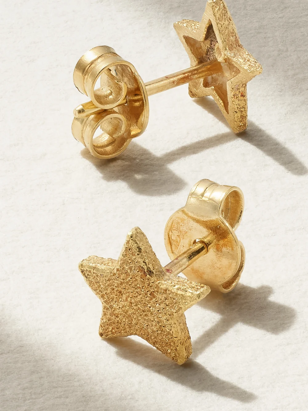 Close-up detail of the Carolina Bucci Florentine Finish Superstellar 18-karat Gold Earrings