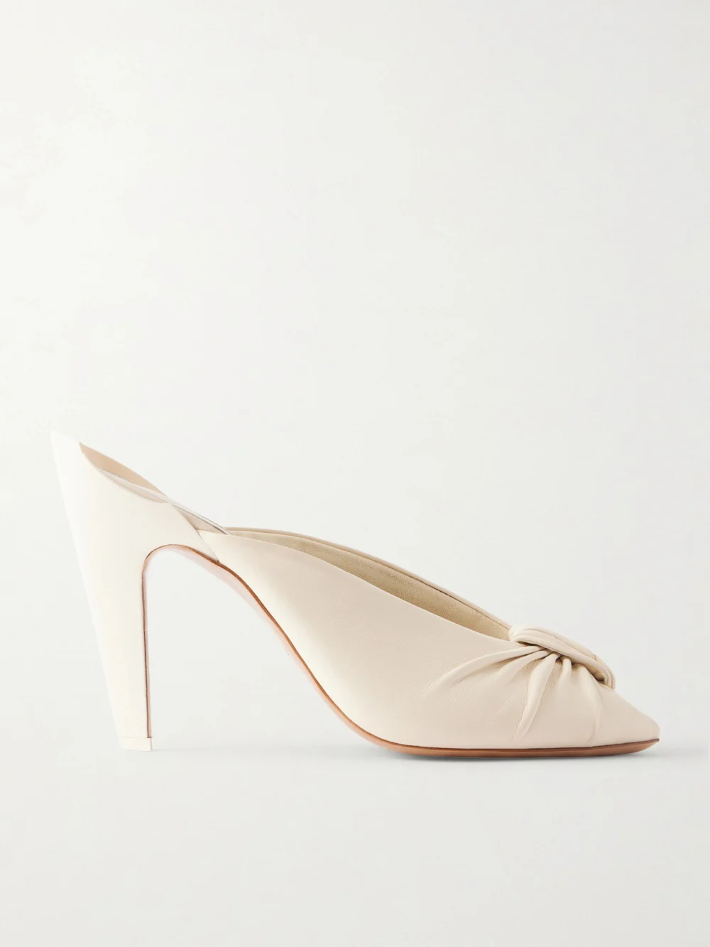 Chloé Suzie Leather Pumps in white