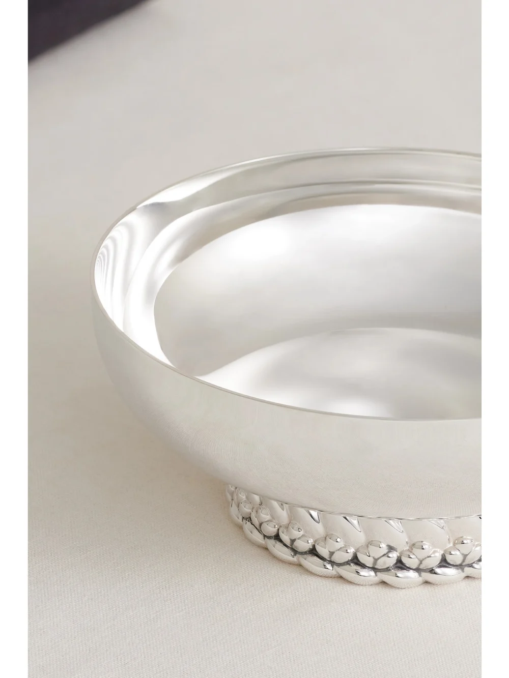 Close-up detail of the Christofle Babylone Large Silver-plated Bowl