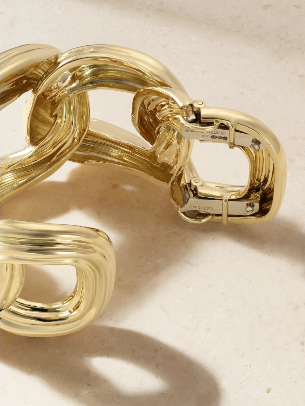 Back view of the David Webb Taffy 18-karat Gold Bangle
