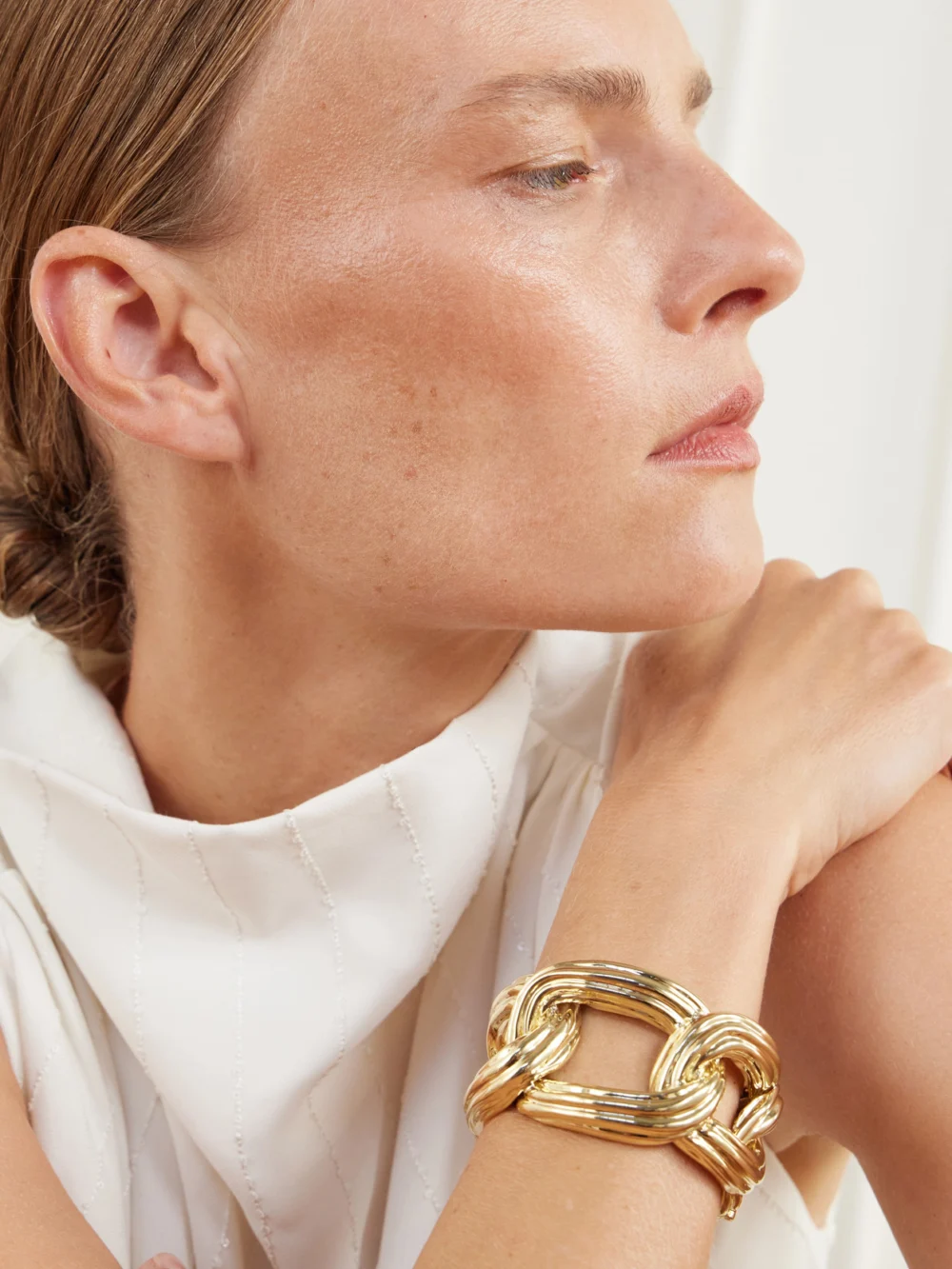 David Webb Taffy 18-karat Gold Bangle, styled view