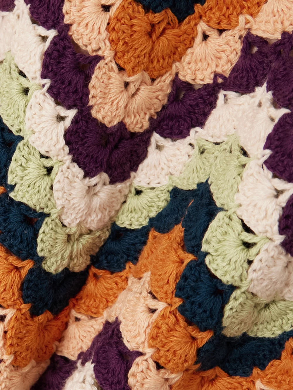 Close-up detail of the Escvdo Safi Pesca Scalloped Striped Crocheted Organic Cotton Top