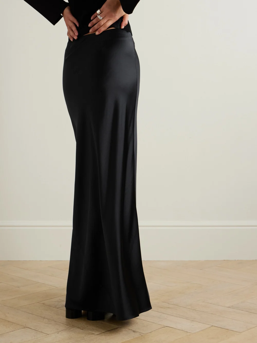 Back view of the Éterne Bianca Silk-satin Maxi Skirt