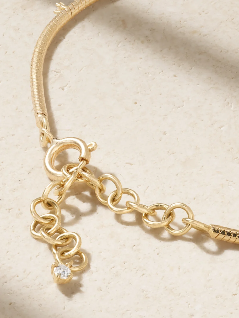 Back view of the Fernando Jorge Parallel 18-karat Gold Diamond Bracelet
