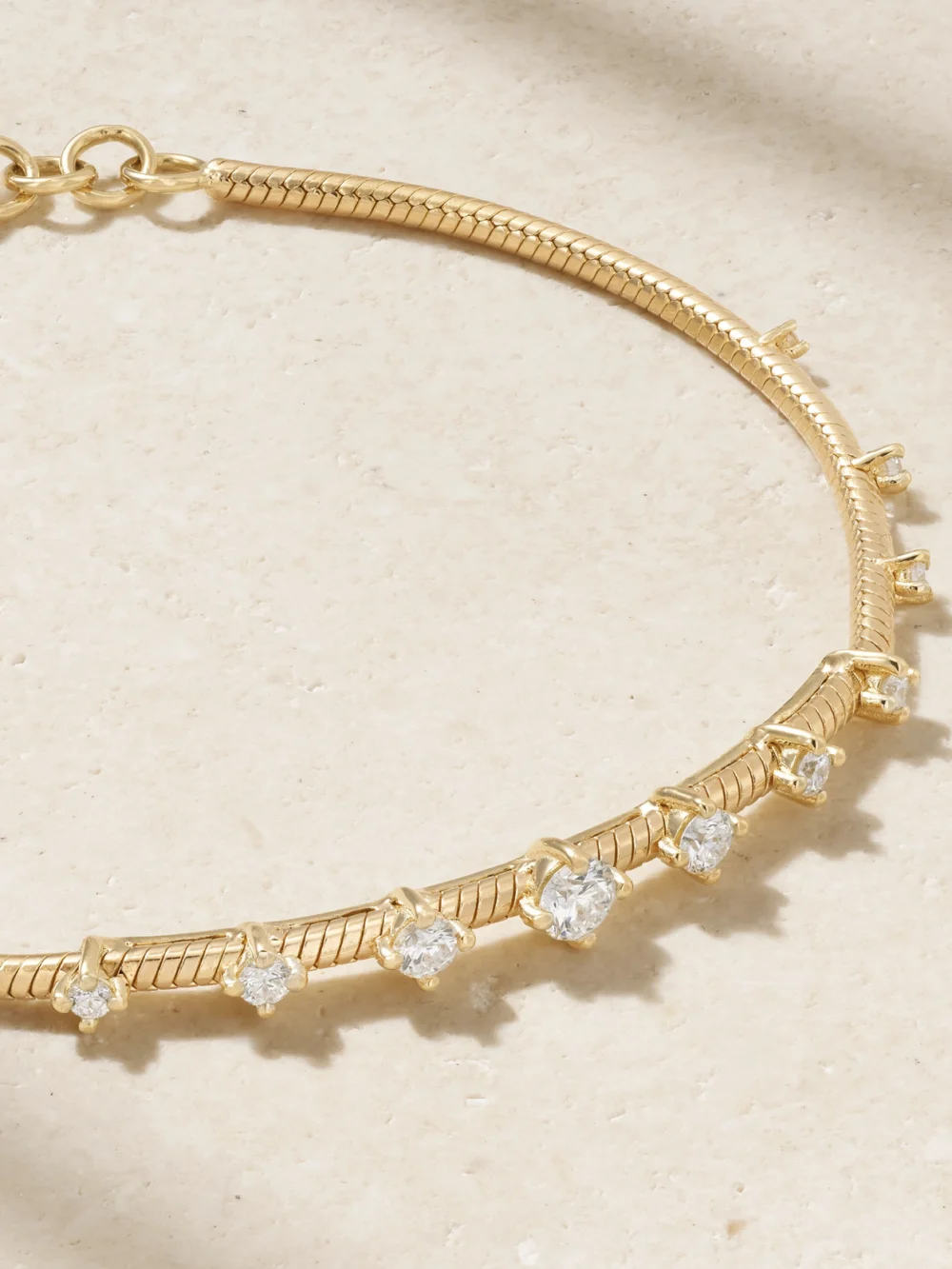Close-up detail of the Fernando Jorge Parallel 18-karat Gold Diamond Bracelet