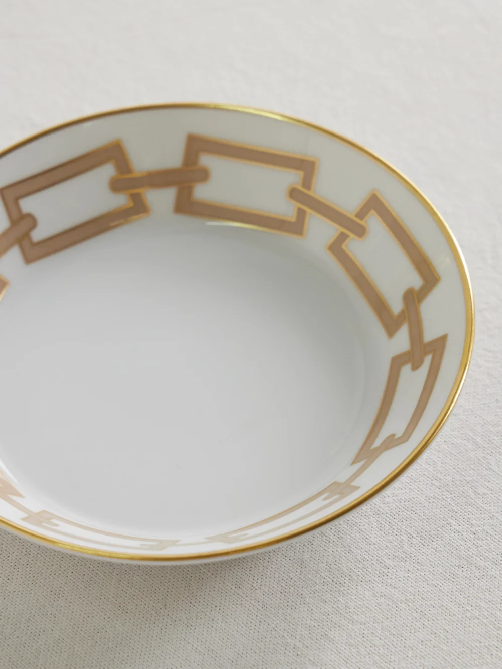 Close-up detail of the Ginori Catene Gold-plated Porcelain Tea Saucer