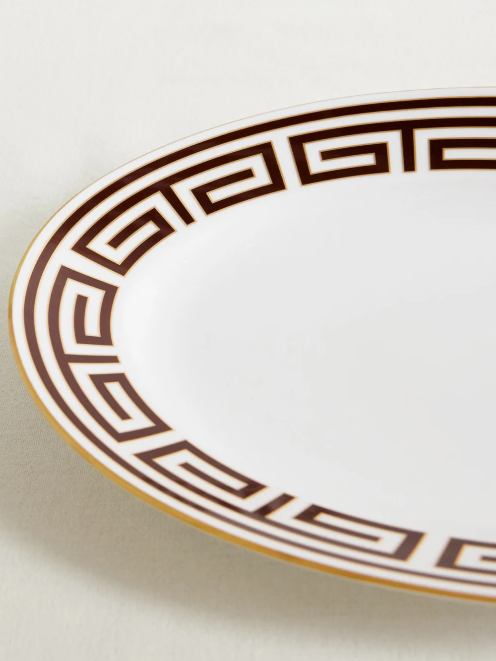 Close-up detail of the Ginori Oval Gold-plated Porcelain Platter