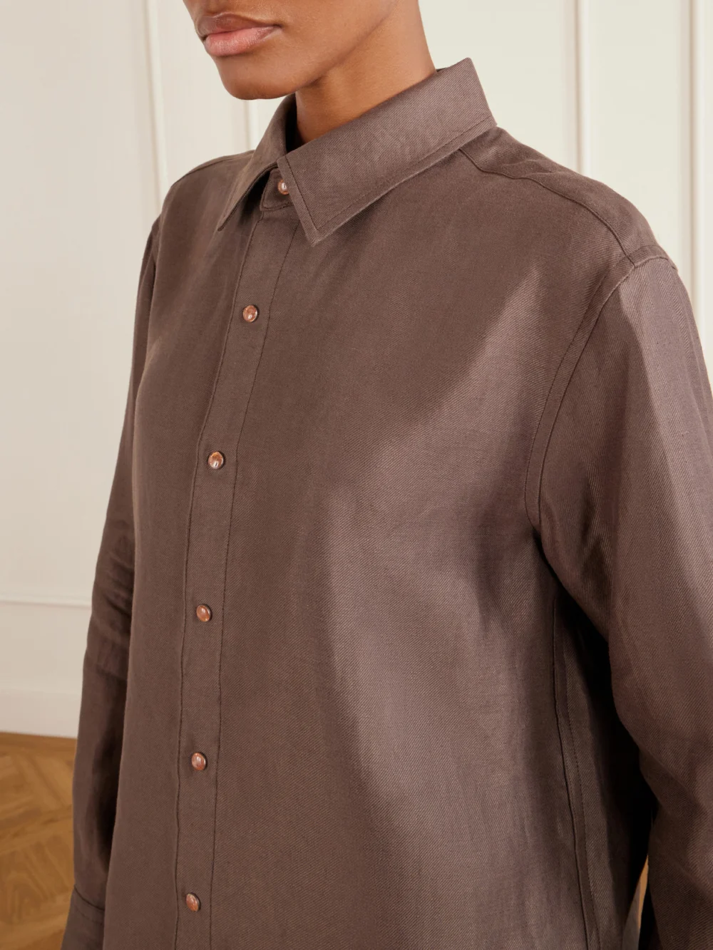 Close-up detail of the God’s True Cashmere Cocoa Linen Shirt