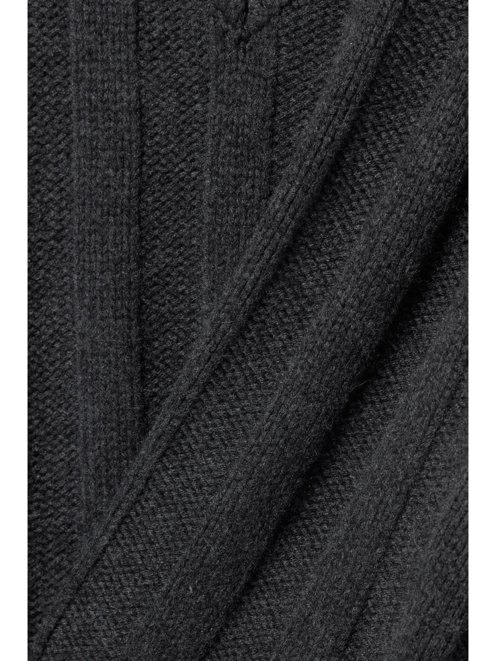 Close-up detail of the Interior The Drew Oversized Ribbed Cashmere Sweater