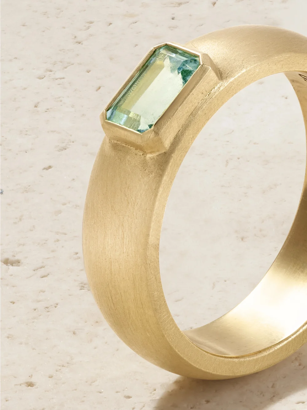 Close-up detail of the Irene Neuwirth Gem Drop 18-karat Gold Emerald Ring