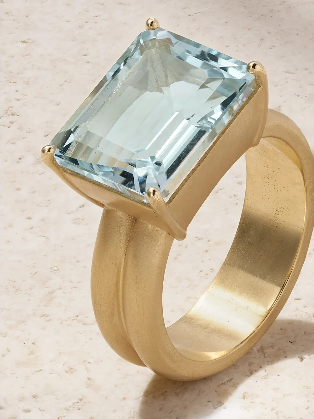 Close-up detail of the Irene Neuwirth Gemmy Gem 18-karat Gold Aquamarine Ring