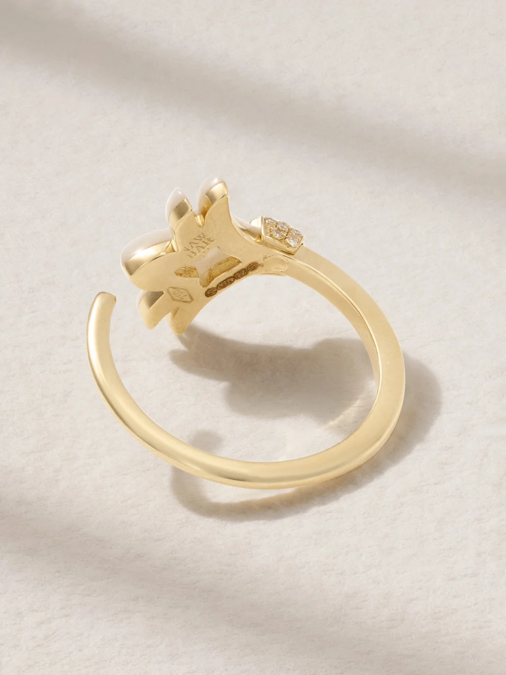 Back view of the L'Atelier Nawbar Mini Psychedeliah Vine 18-karat Gold, Mother-of-pearl and Diamond Ring