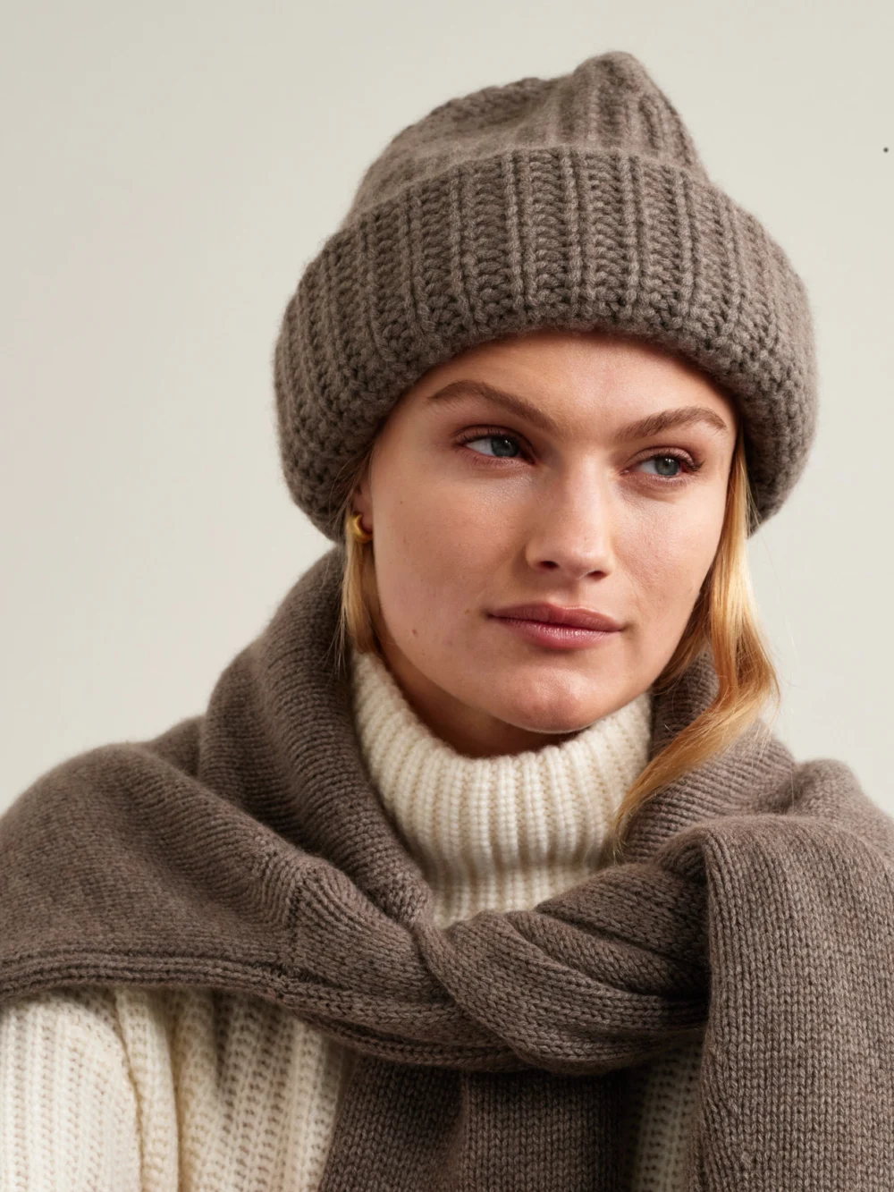 Lisa Yang Beatris Ribbed Cashmere Beanie, styled view