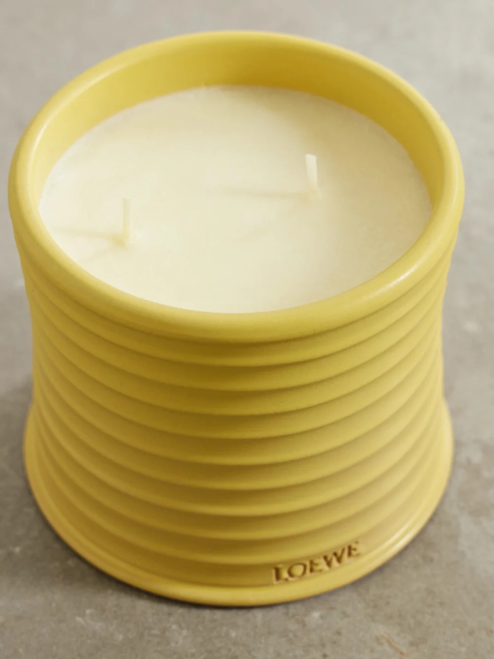 Close-up detail of the Loewe Perfumes Honeysuckle Medium Scented Candle, 610g