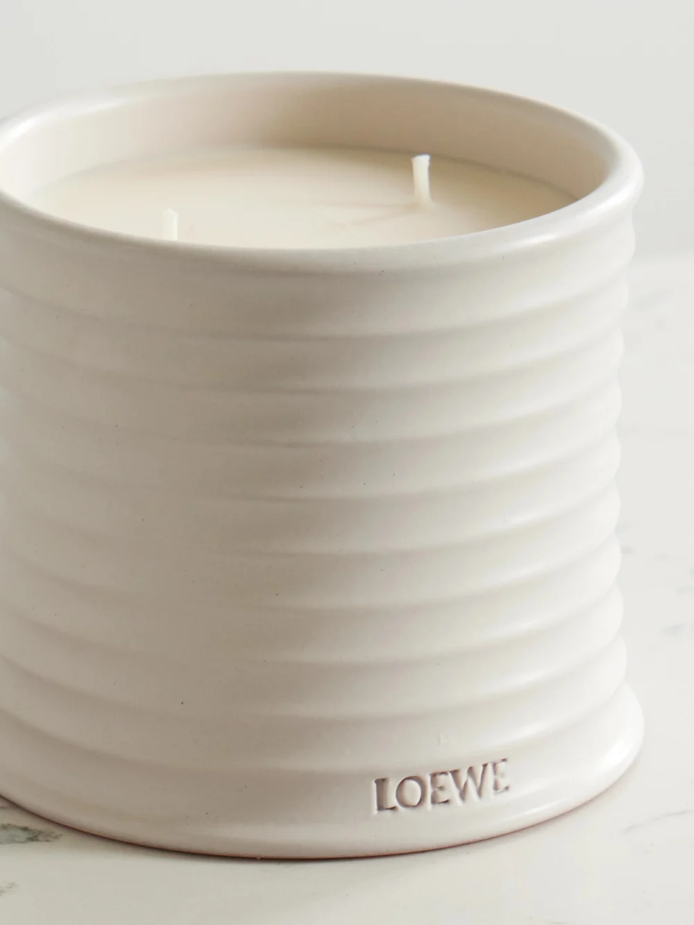 Close-up detail of the Loewe Perfumes Oregano Medium Scented Candle, 610g
