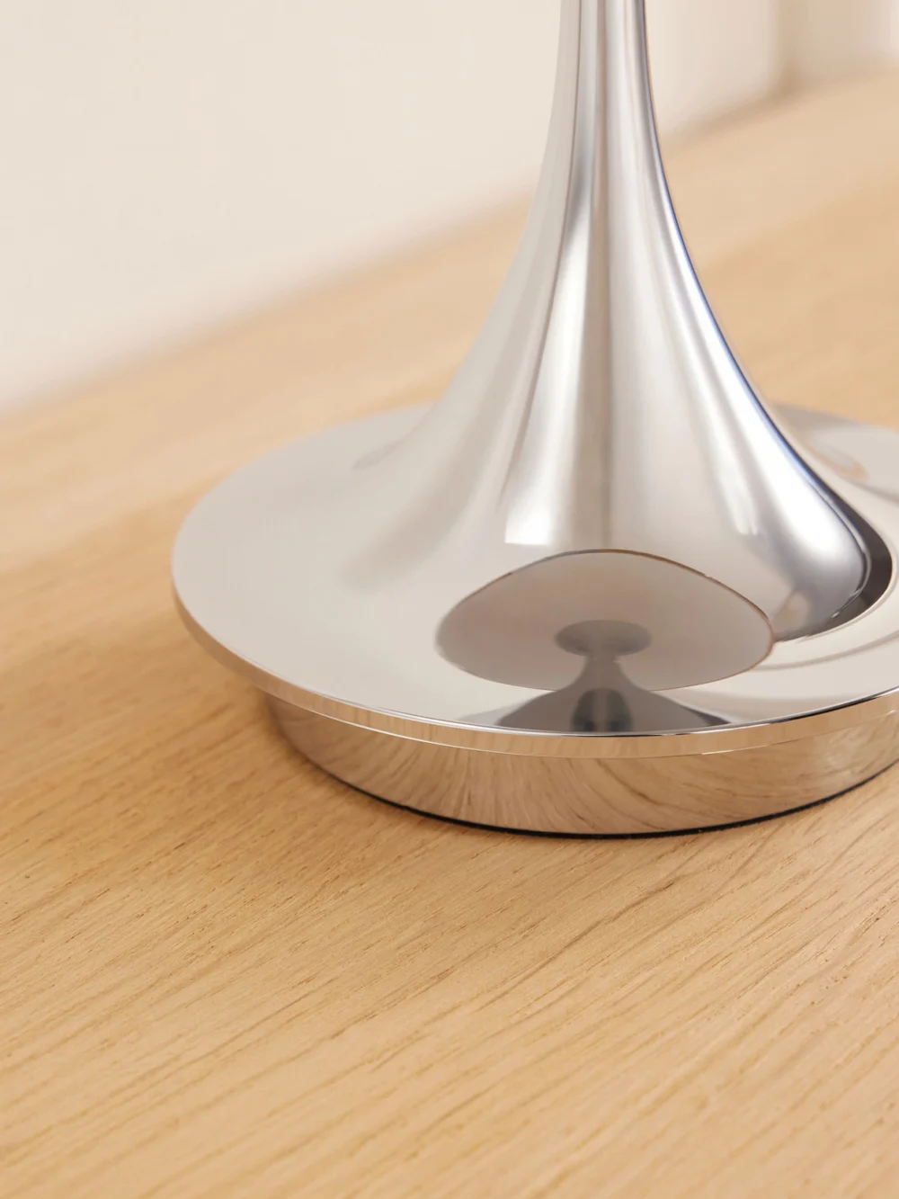 Close-up detail of the Louis Poulsen Panthella 160 Portable Table Lamp