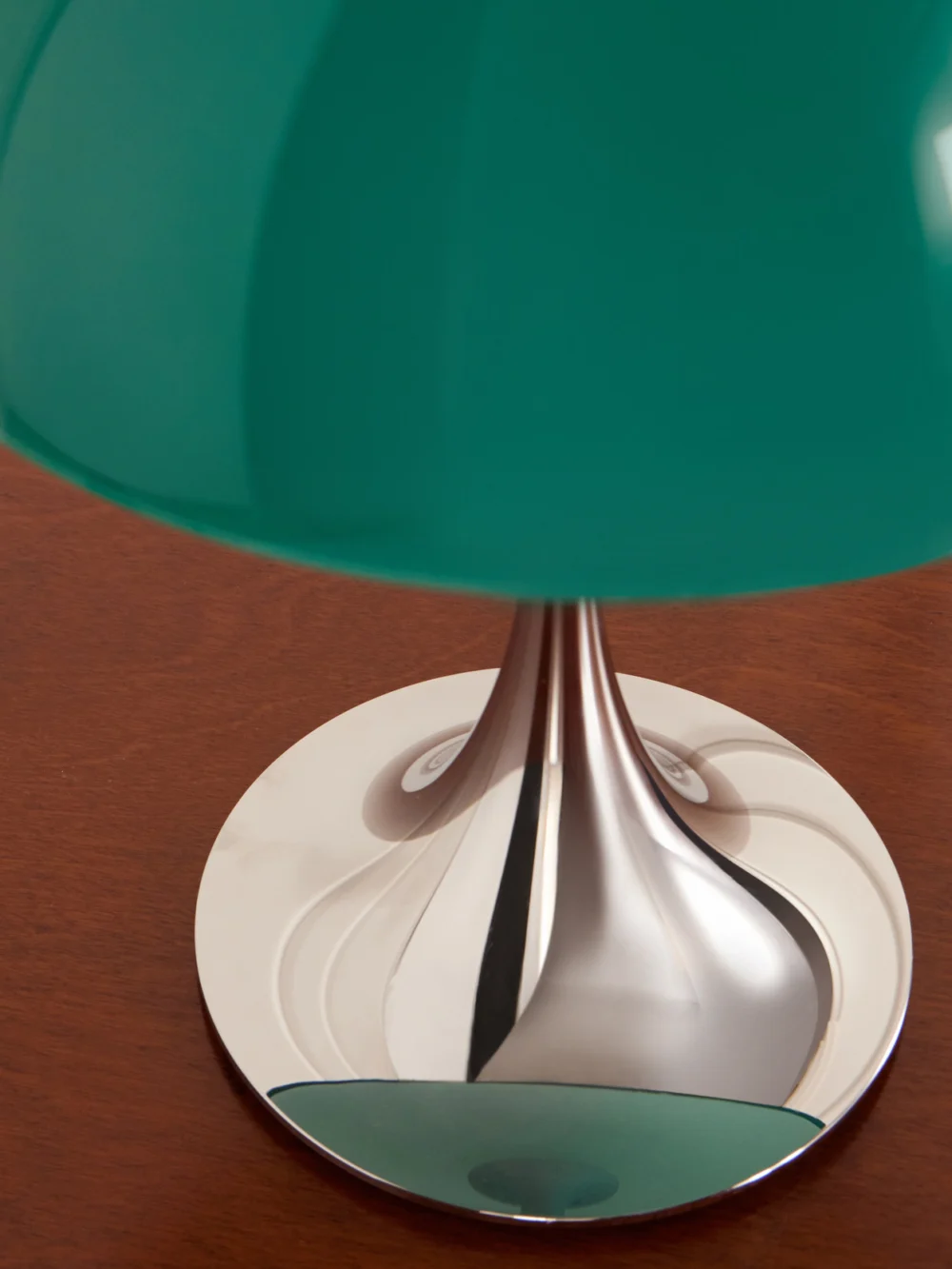 Close-up detail of the Louis Poulsen Panthella 250 Portable Table Lamp
