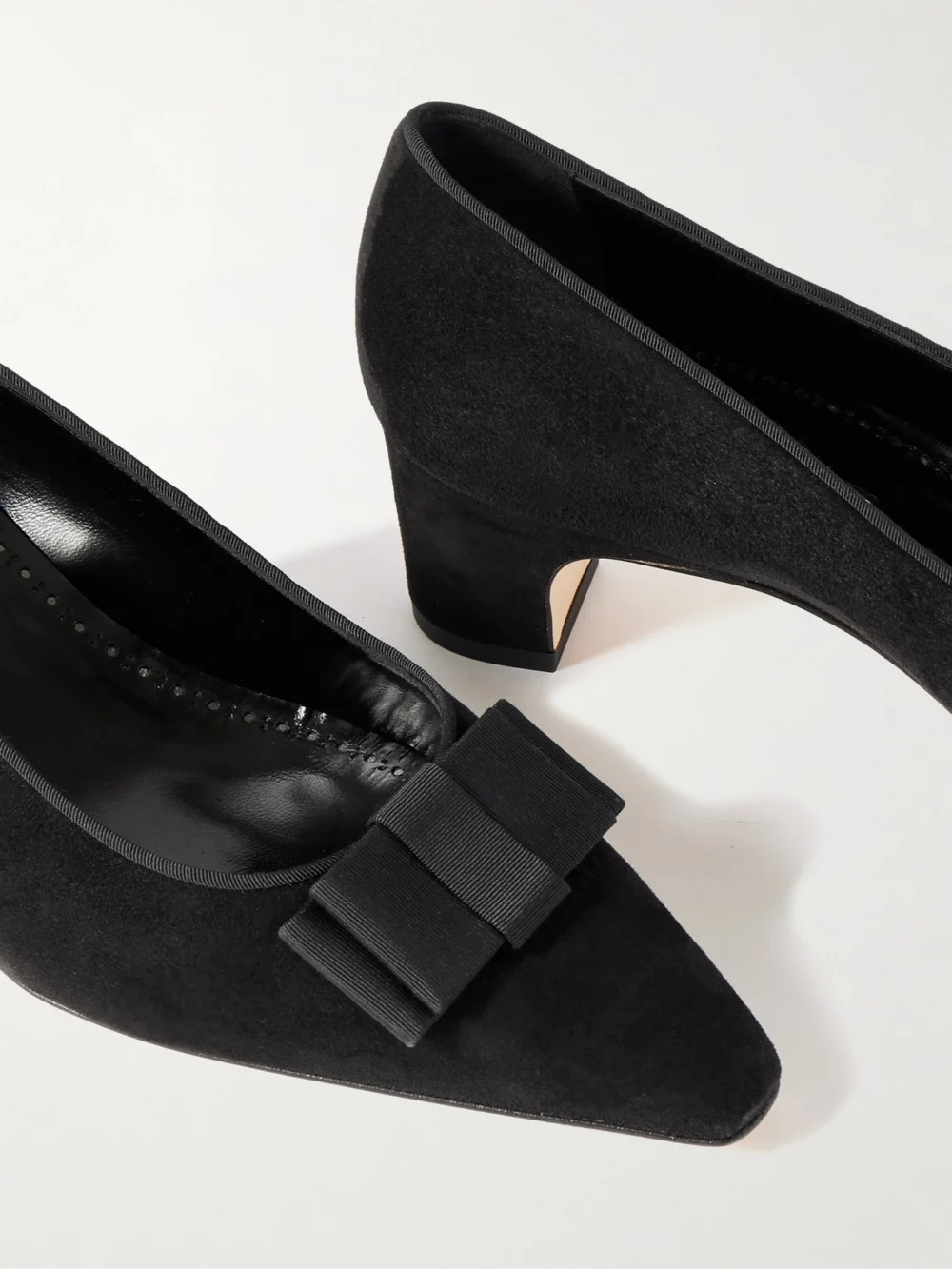 Close-up detail of the Manolo Blahnik Reador 50 Bow-detailed Suede Pumps